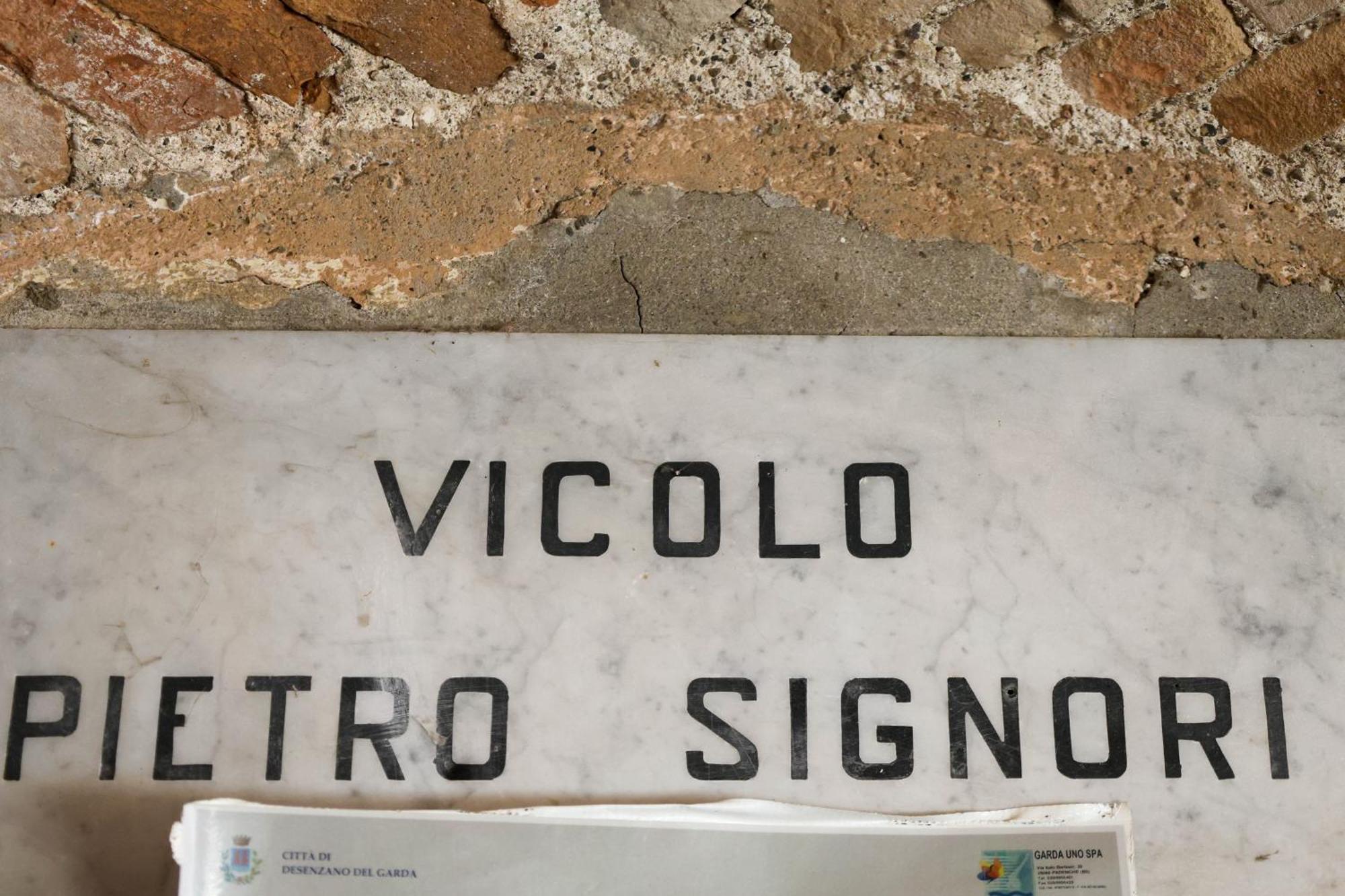 Vicolo Dei Signori Apartman Desenzano del Garda Kültér fotó