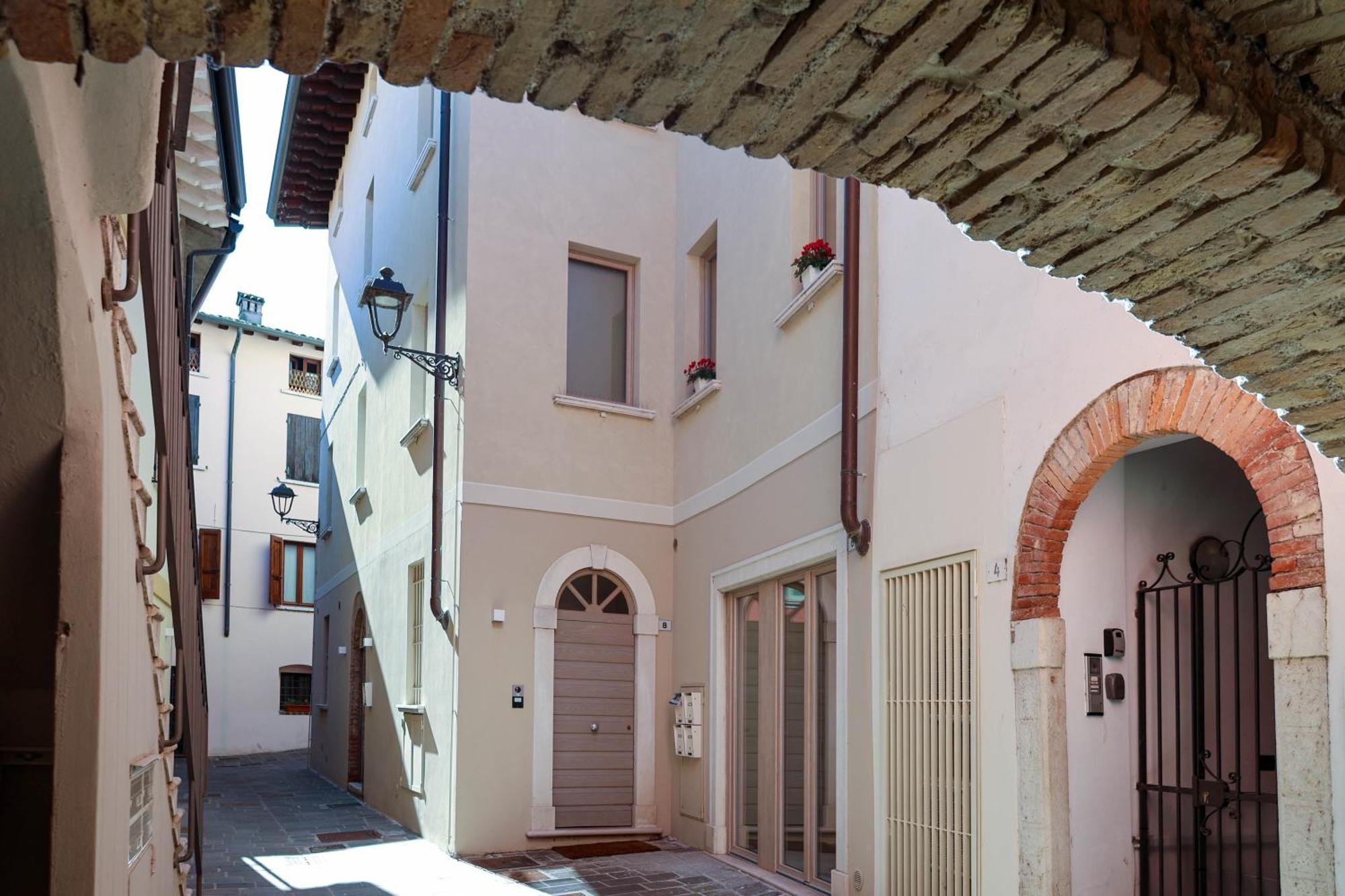 Vicolo Dei Signori Apartman Desenzano del Garda Kültér fotó